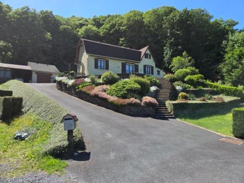 Bogny-sur-Meuse House | Maison familiale 3 chambres en bord de Meuse