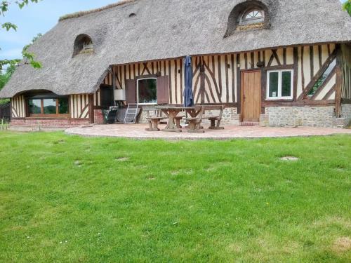 Clarbec House | Maison familiale avec jardin à Clarbec, 120 m², jeux pour enfants