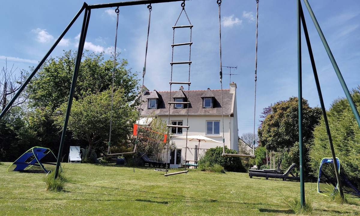 Brelevenez House | Maison Familiale Dans la Capitale du Trégor