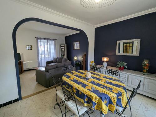 Courcelles House | Maison familiale entourée de nature - 6 pers. - FR-1-590-596