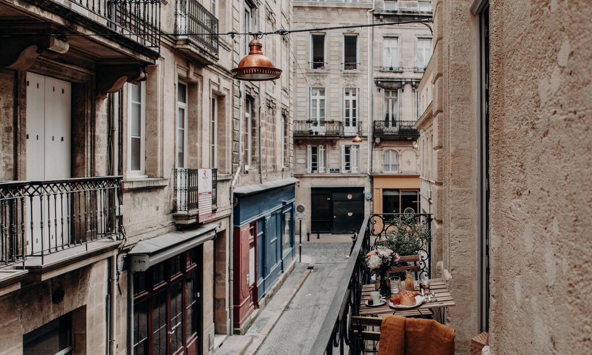 Hotel de Ville - Quinconces House | Maison Fernand