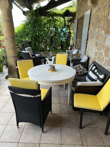 Saint-Germain House | maison fleurie