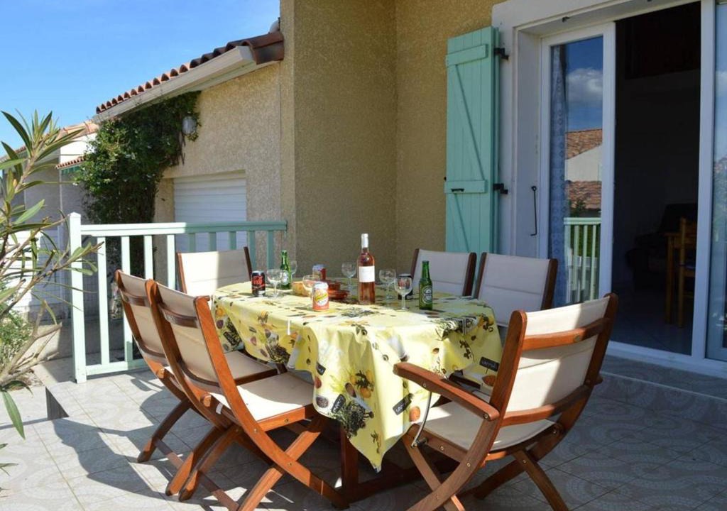 Saint-Pierre-la-Mer Apartment | Maison Fleury-Saint-Pierre-la-Mer, 3 pièces, 6 personnes - FR-1-229D-583