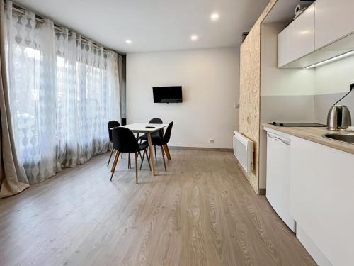 Burzet Apartment | Maison FLOËGE 4 personnes