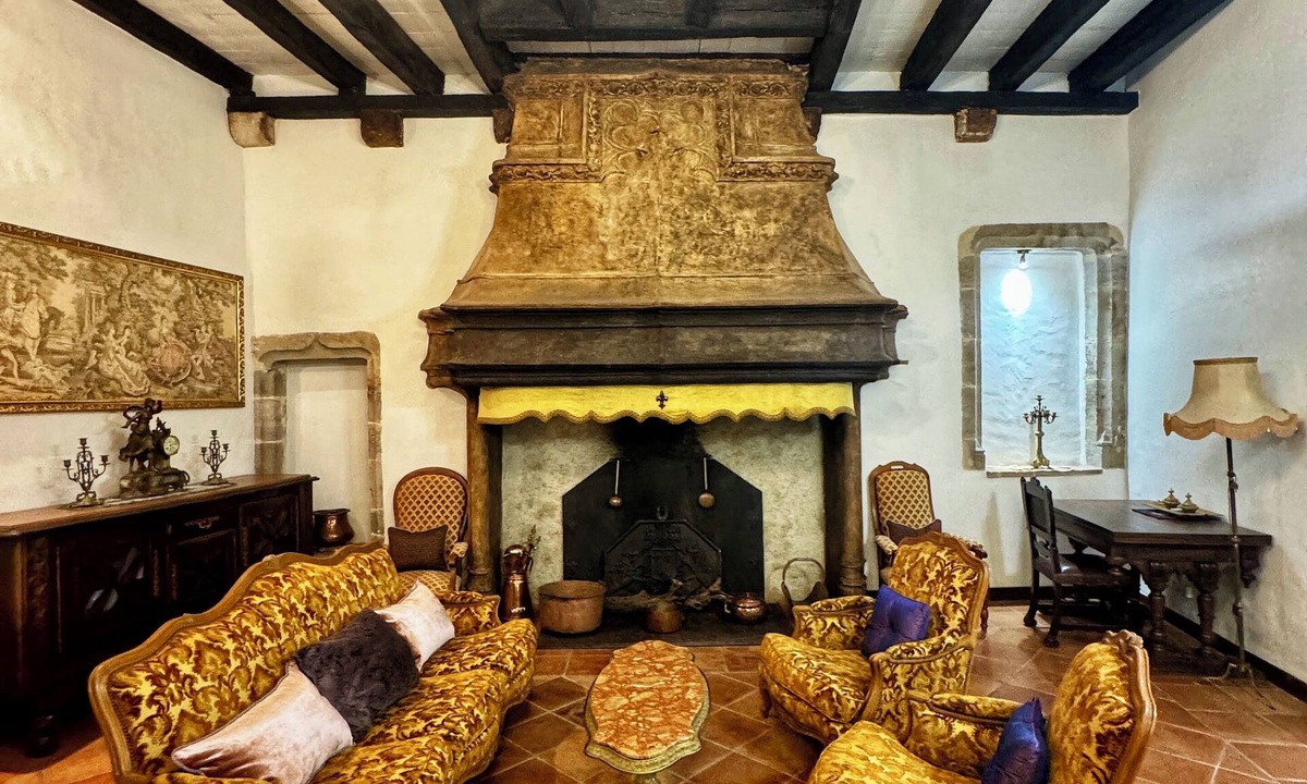 Saint-Antonin Noble Val Apartment | Maison du Roy/Royal-3BR/2BR Apartment - Royal Fireplace