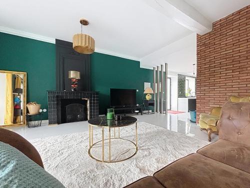 Saint-Girons-d'Aiguevives Apartment | Maison en pierre proche Blayais