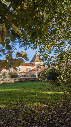 Saint-Sulpice-de-Roumagnac Bed & Breakfast | Maison Nathis