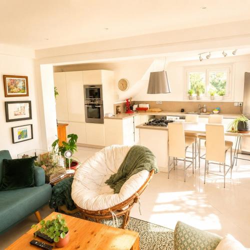 Sainte-Genevieve-des-Bois House | Maison 8p avec jardin, 2 salons & parking