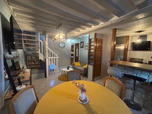 Verneuil-en-Halatte Apartment | Maison