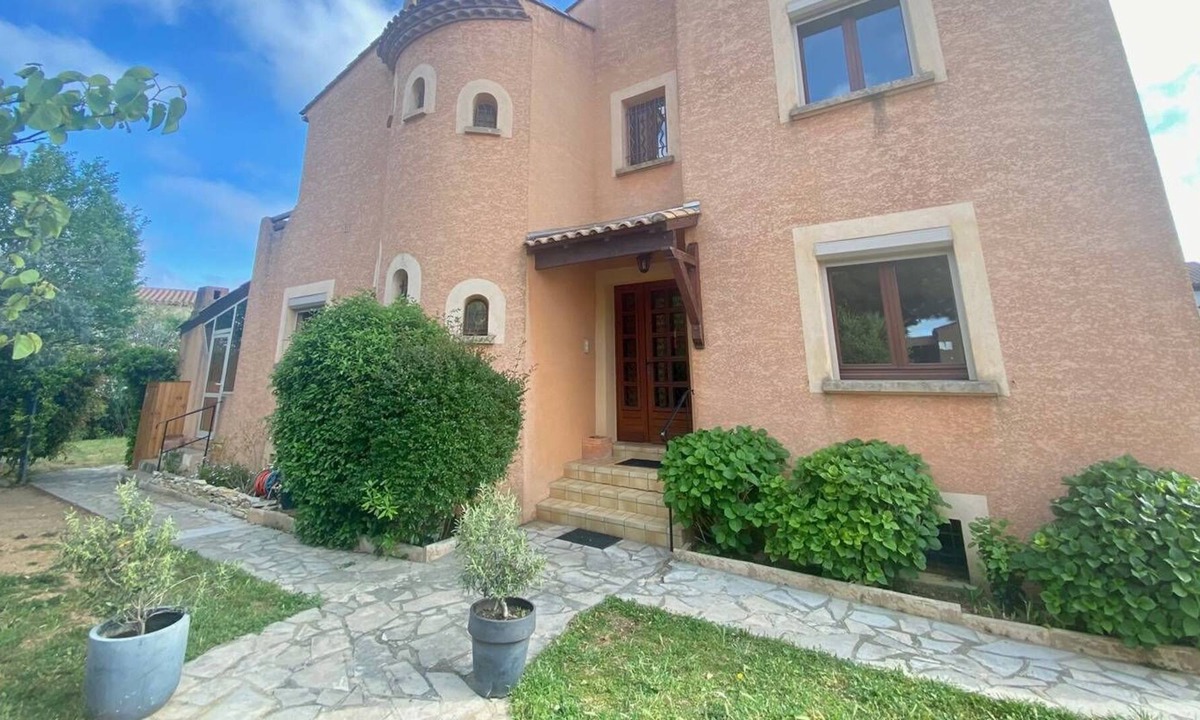 Villeneuve-les-Maguelone House | Maison de Village Proche Plage