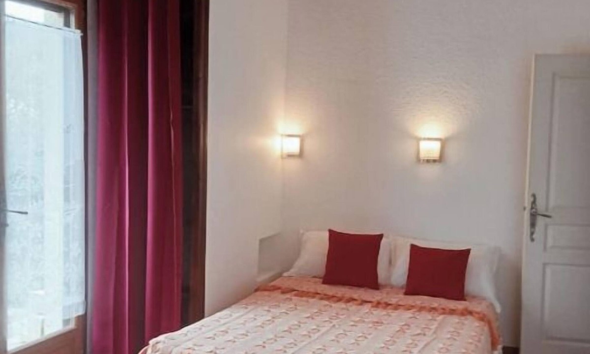 Bugarach House | Maison Gaïa. A very special place, relaxing and welcoming. 5 minutes from the lake