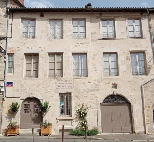 Saint-Leonard-de-Noblat Bed & Breakfast | Maison gay lussac