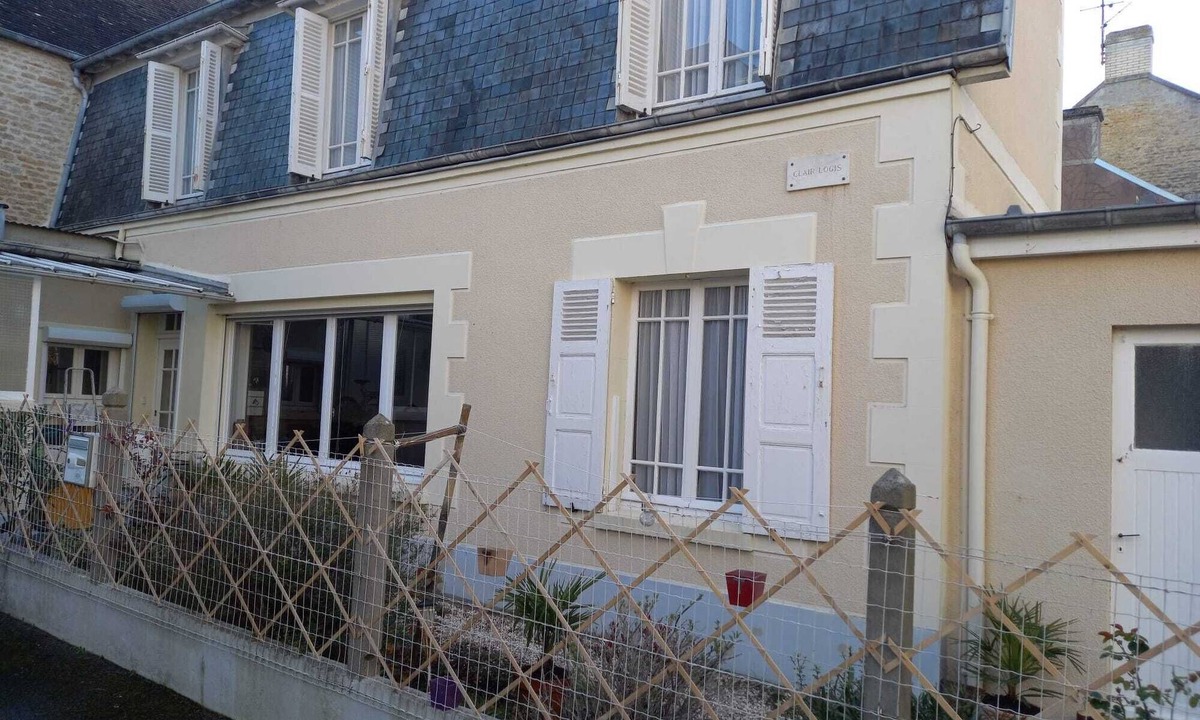 Saint-Regnobert-de-la-Cote-de-Nacre House | Maison Indépendante de 4 Chambres ,située Dans le Carré or de St-aubin-sur-mer