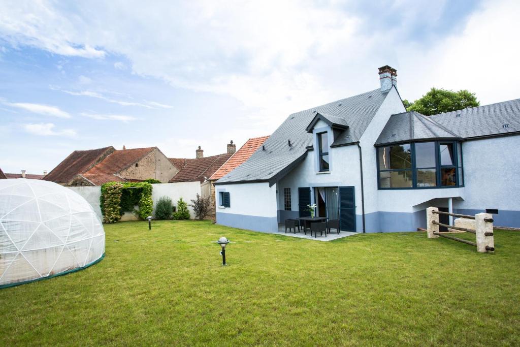 Bussieres (Yonne) House | Maison Indigo