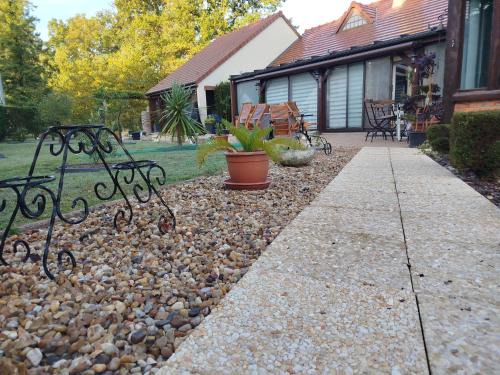 La Ferte-Saint-Cyr House | Maison Isabelle