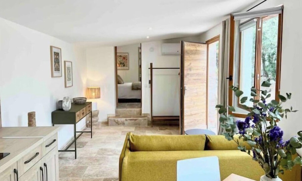 Fons-sur-Lussan Villa | Maison La Hulotte
