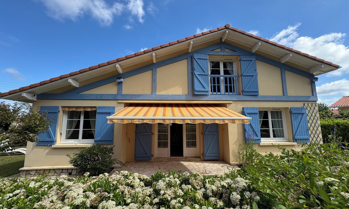 Mont-de-Marsan House | Maison Landena - quiet with spa, barbecue, garden & view of the cycle path