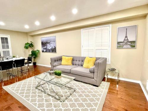 Richmond Hill House | Maison Laurier, Modern 5B4B Home Inc BSMT Free parking, Close to trails