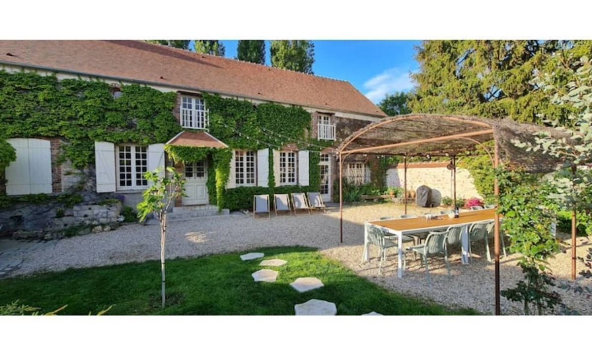 Ville-Saint-Jacques House | Maison lou Cocotte