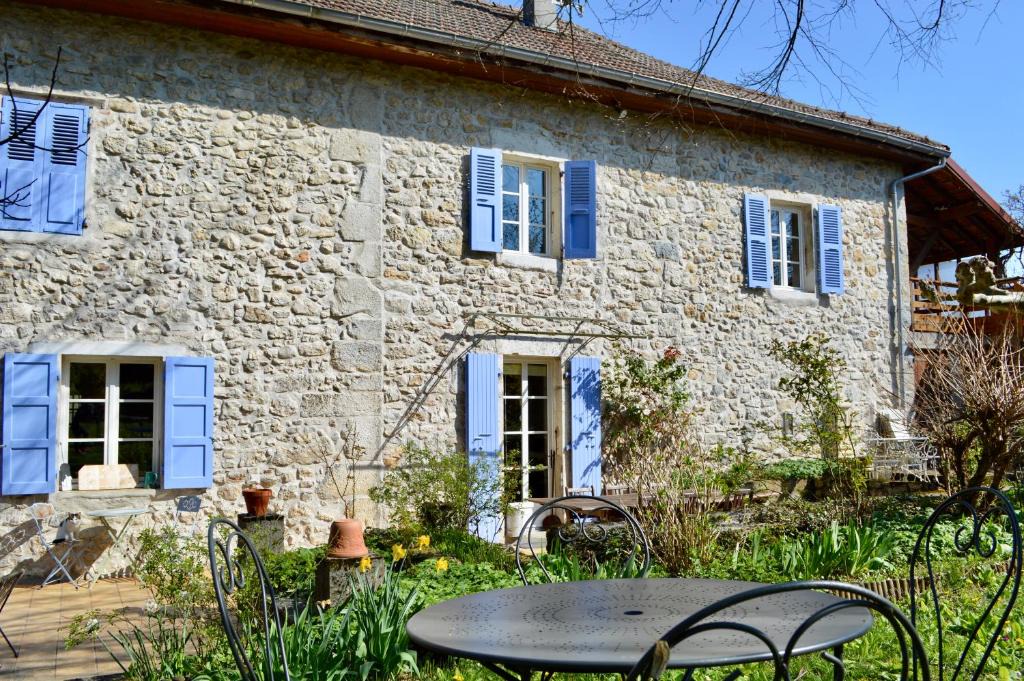 Saint-Pierre-de-Curtille Bed & Breakfast | Maison Maliga J&G House