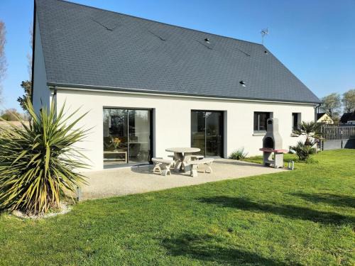 Saint-Germain-sur-Ay House | maison neuve a 1 km de la plage
