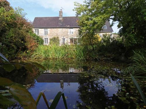 Tinchebray-Bocage House | Maison paisible en nature avec cheminée et animaux acceptés - FR-1-497-154