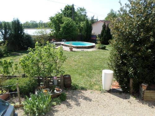 Feillens House | Maison patio et piscine