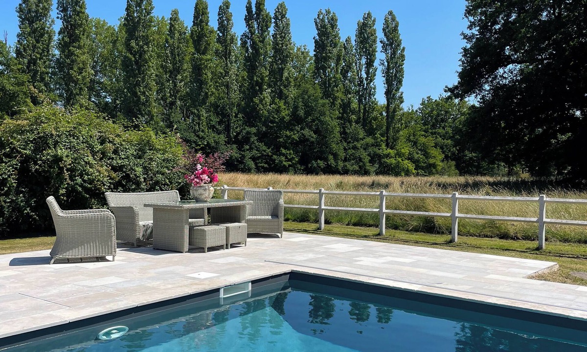 Combreux House | Maison piscine & tennis partagés