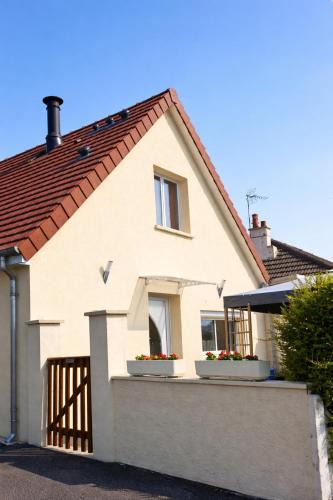 Hermanville-sur-Mer House | Maison plain-pied proche mer Cour & Parking