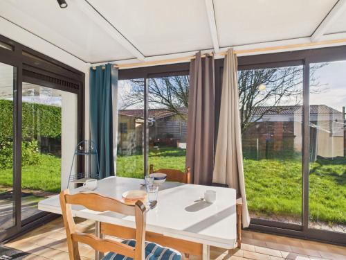 La Chaize-Giraud House | Maison pour 4 avec jardin et véranda