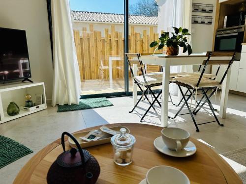 Saint-Victor-la-Coste Apartment | Maison, privative, lumineuse, suréquipée terrasse et parking