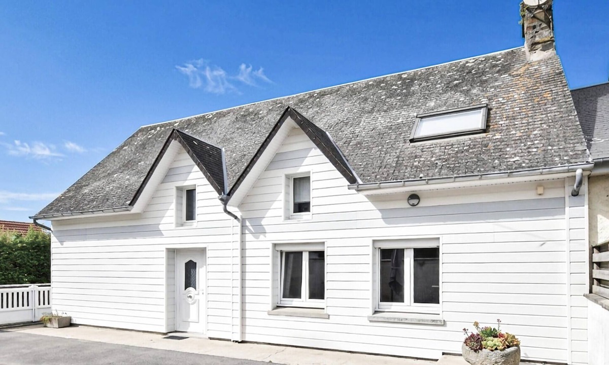 Bricqueville-sur-Mer House | MAISON PROCHE DE LA MER 1