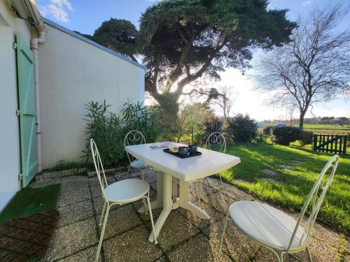 Saint-Michel-Chef-Chef House | Maison rénovée près de la mer avec 2 piscines, parking et animaux acceptés - FR-1-364-174