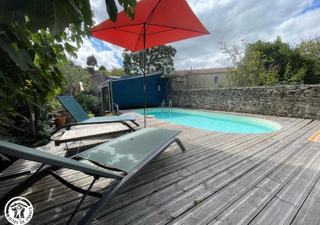Mareuil-Sur-Lay-Dissais House | Maison rénovée avec jardin, piscine chauffée et wifi à Mareuil-sur-Lay - FR-1-426-537