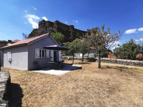 Polignac House | Maison rénovée avec grand jardin à Polignac - FR-1-582-351
