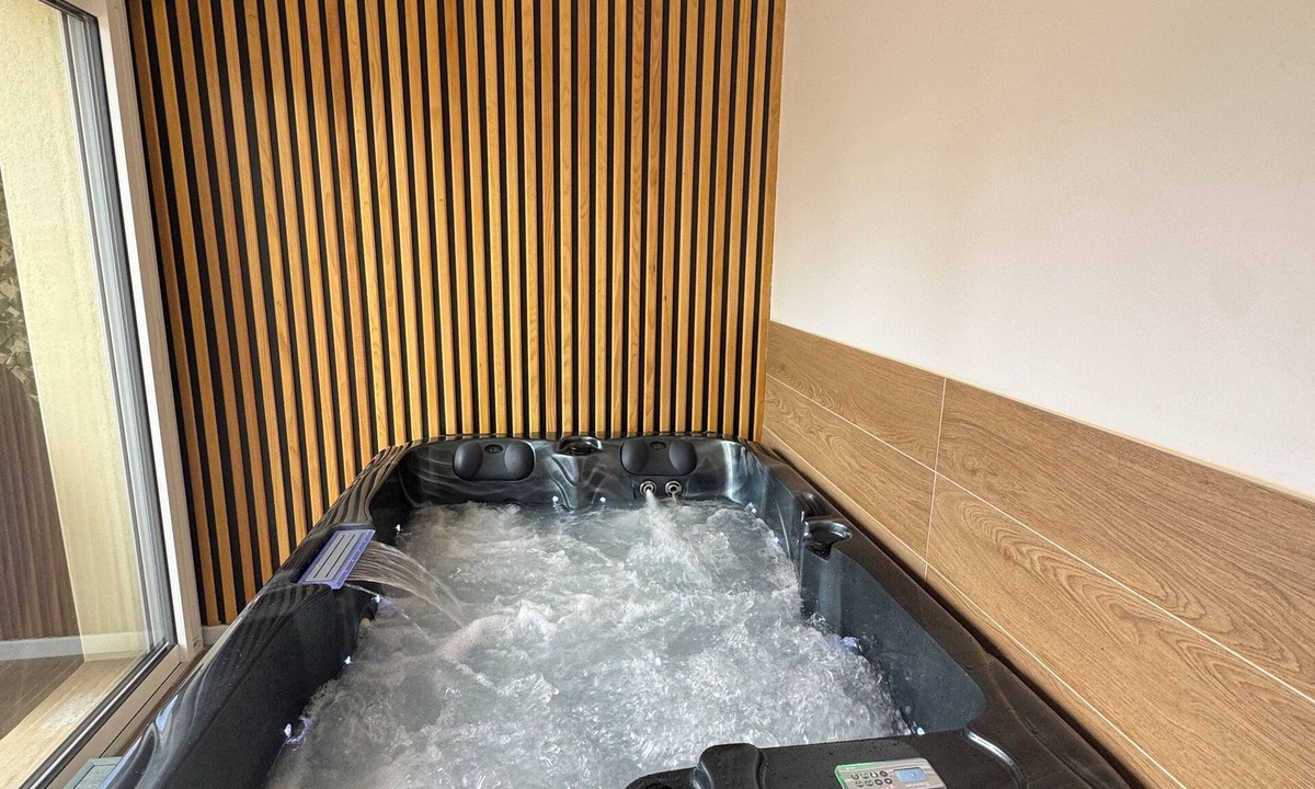 Dinan House | Maison Rénovée Avec un Jacuzzi Privatif. A 7 Minutes à Pieds du Centre-ville