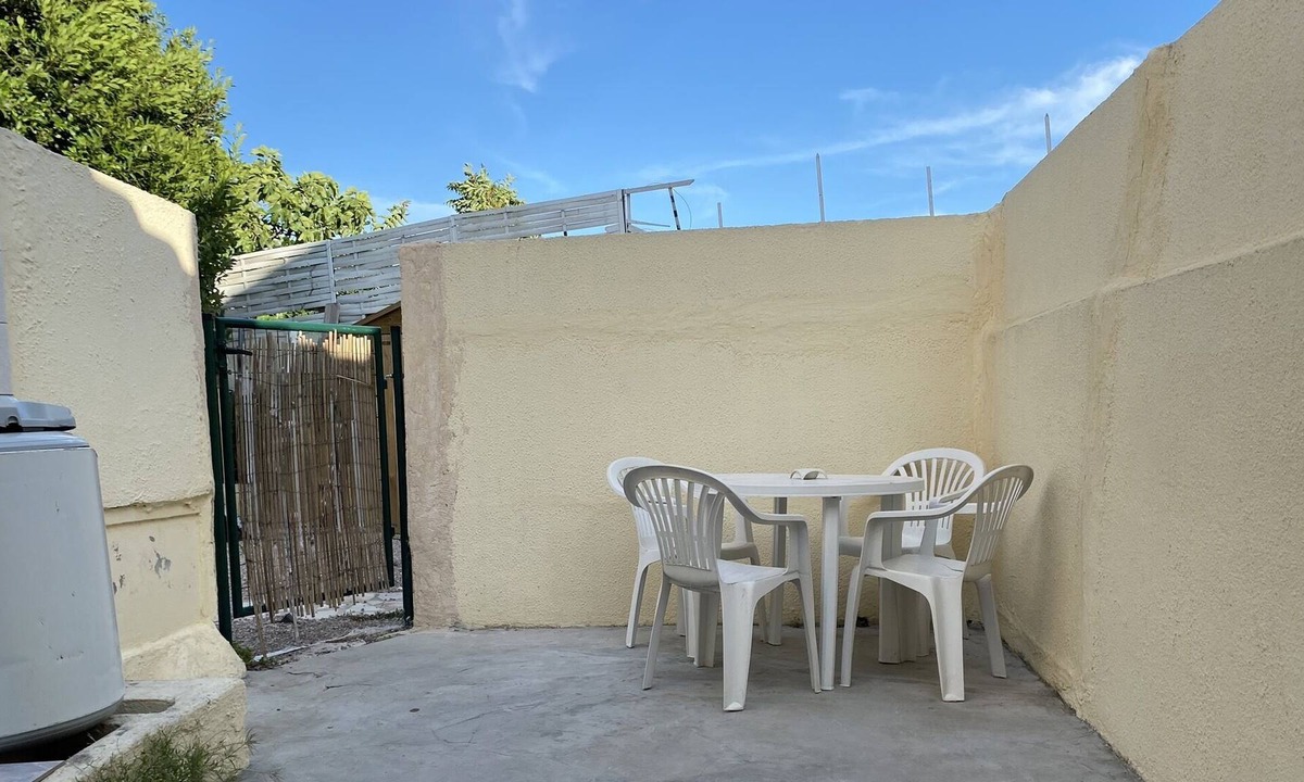 Saint-Louis House | MAISON ROUGE-House-Apartment-Wet room-Street View