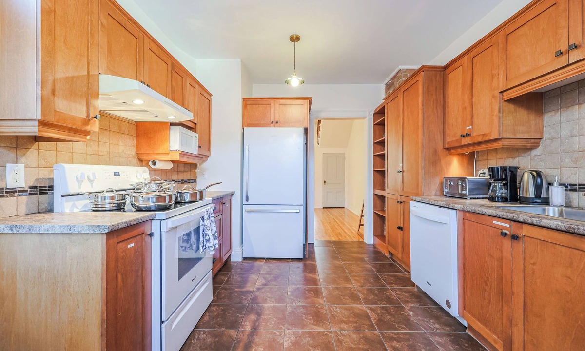 Trois-Rivieres House | Maison Royale II