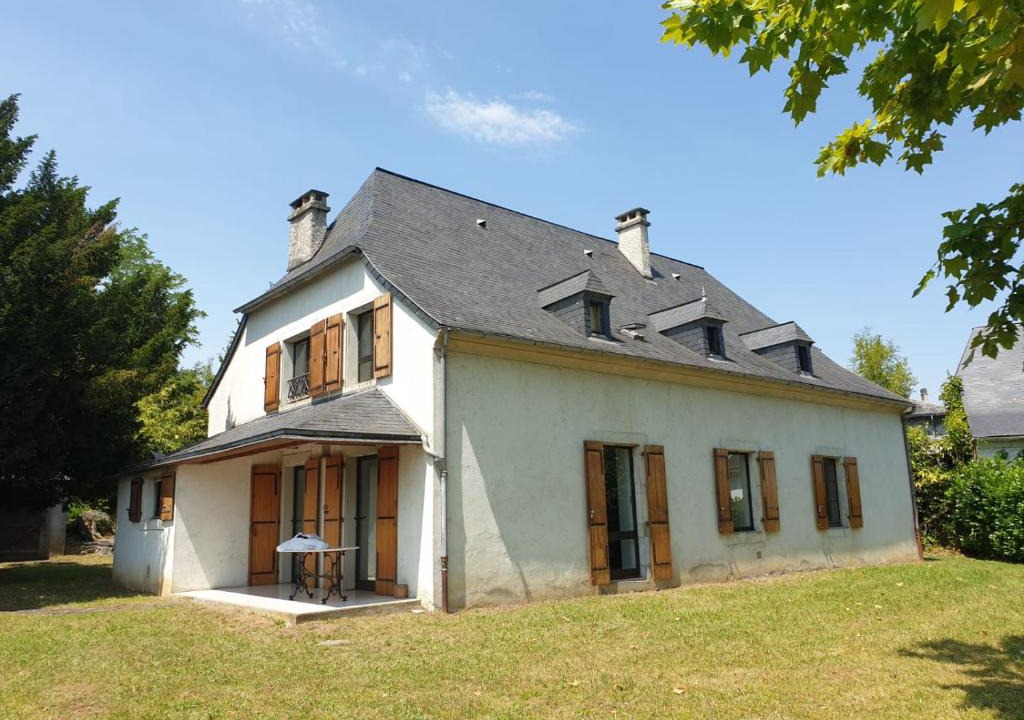 Lourdes House | Maison rustique pyrénéenne, vue sur les montagnes