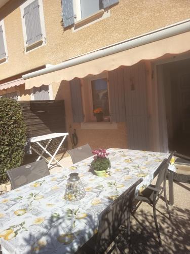 Calvisson Apartment | Maison Salamandre