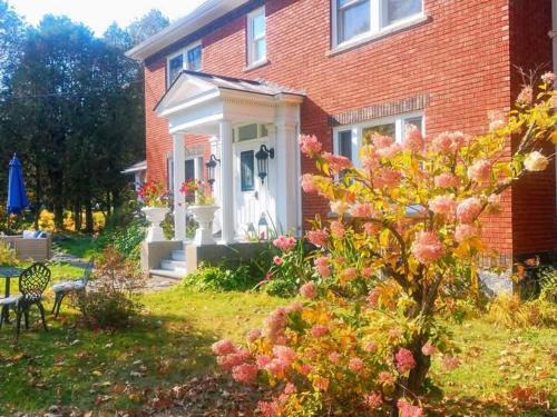 Scotstown Bed & Breakfast | Maison Sherman's house