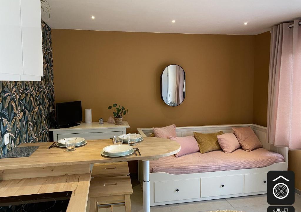 Anstaing House | Maison Souche