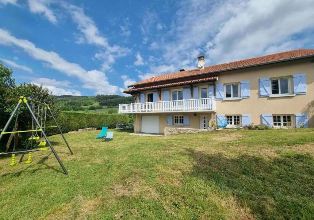 Saint-Georges-en-Couzan House | Maison spacieuse avec jardin clos, animaux acceptés - FR-1-496-291