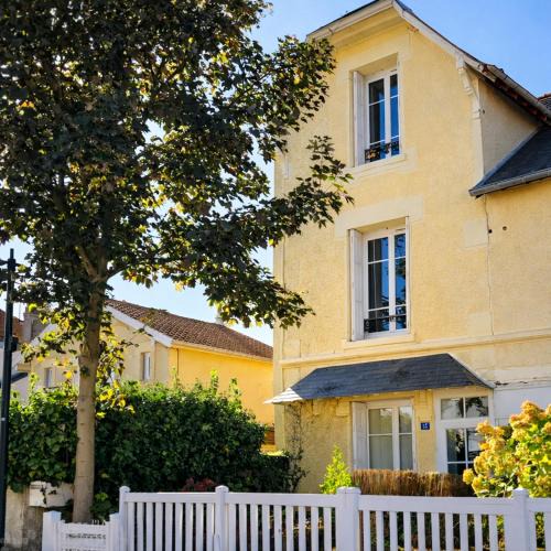 Luc-sur-Mer House | Maison spacieuse au coeur du Centre - Plage à pied