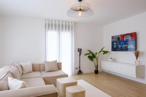 Larnaud Villa | Maison spacieuse au calme - parking privé - 8 personnes