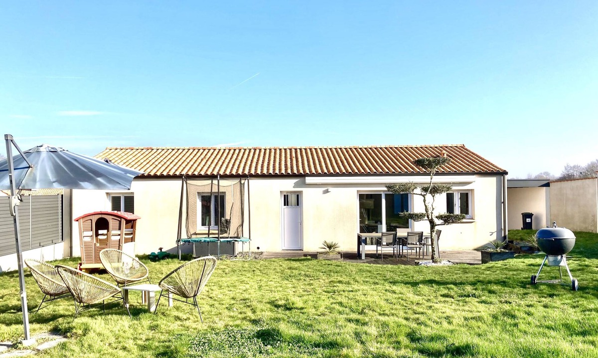Venansault House | Maison Spacieuse Avec Jardin à 25min des Sables D'olonne