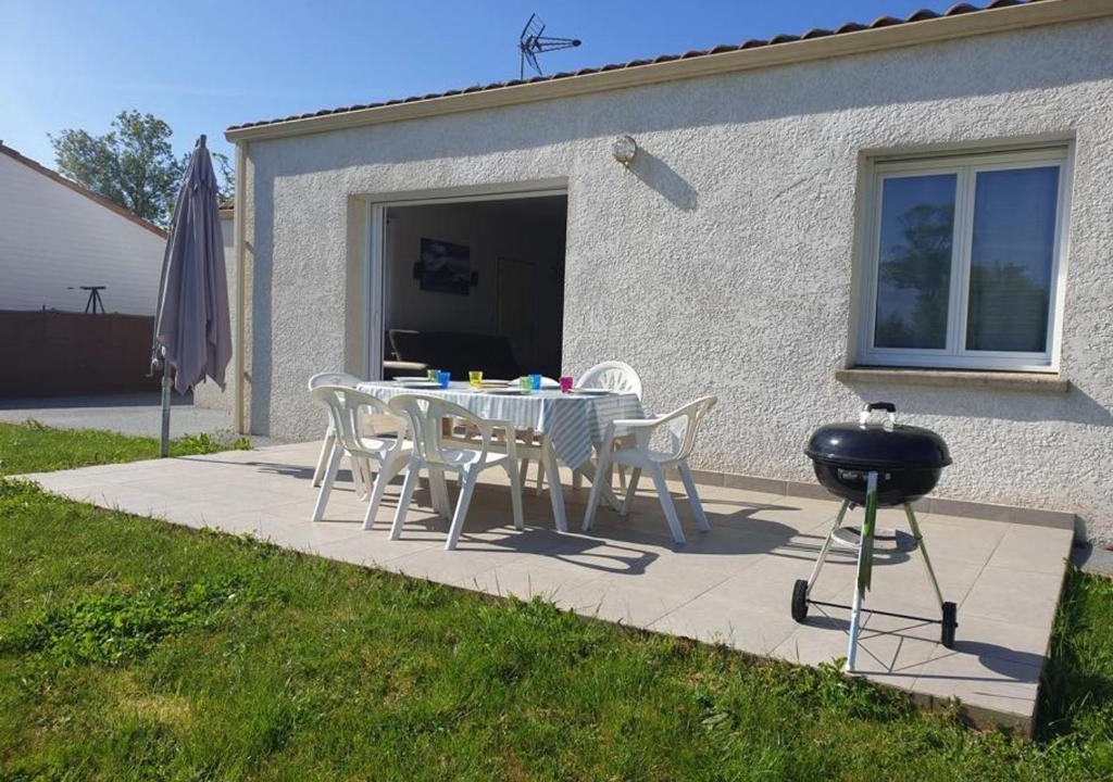 Le Bernard House | Maison spacieuse avec jardin, à 5 km de la plage, Wifi et tout confort - FR-1-336-50