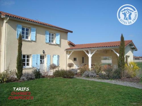 Chalain-le-Comtal House | Maison spacieuse avec piscine chauffée, 4 chambres à Chalain-le-Comtal - FR-1-496-48