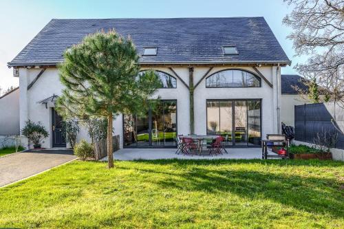 Notre-Dame-d'Oe House | Maison spacieuse jardin billard nord Tours