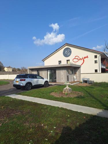 Toul Apartment | Maison studio, tiny house, parking privé, jardin